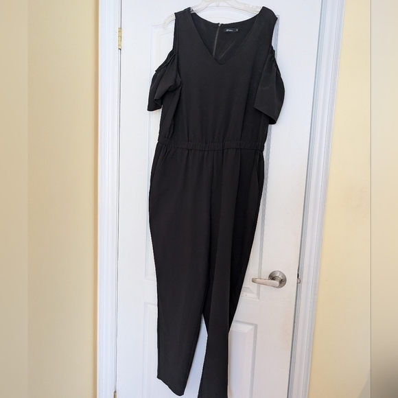 Reitmans Pants - Reitmans Xl Black Jumpsuit With Shoulder Cut Outs